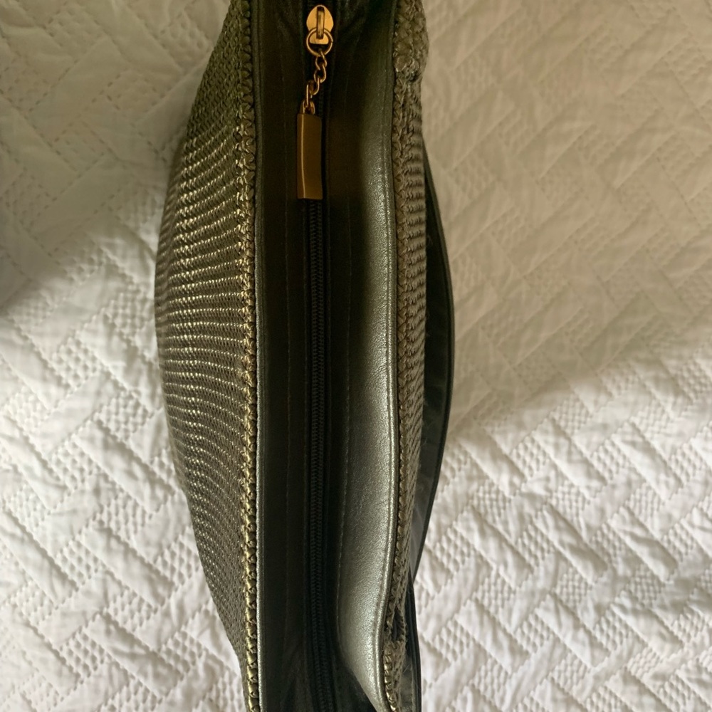 Beautiful green leather trim Worthington handbag